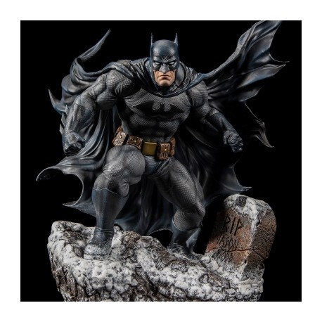 Batman: Hush - 80 Years XM Studios Escala 1:6-JuguetesMeteorito-Batman: Hush - 80 Years XM Stud