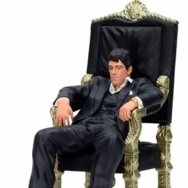 Tony Montana "Scarface" Sentado en Silla por SD Toys-JuguetesMeteorito-Tony Montana "Scarface" Sentado